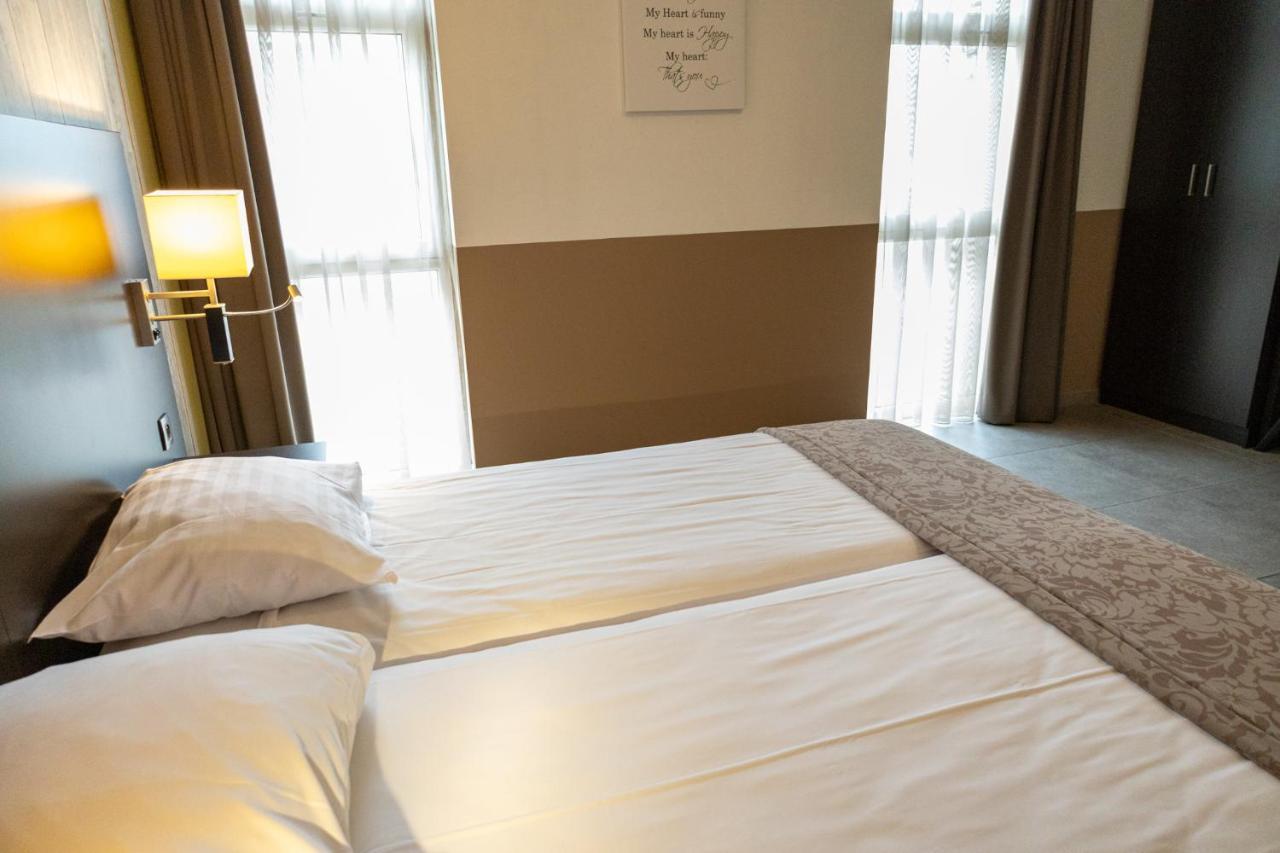 Hotel De Maaskant มาเซค ภายนอก รูปภาพ