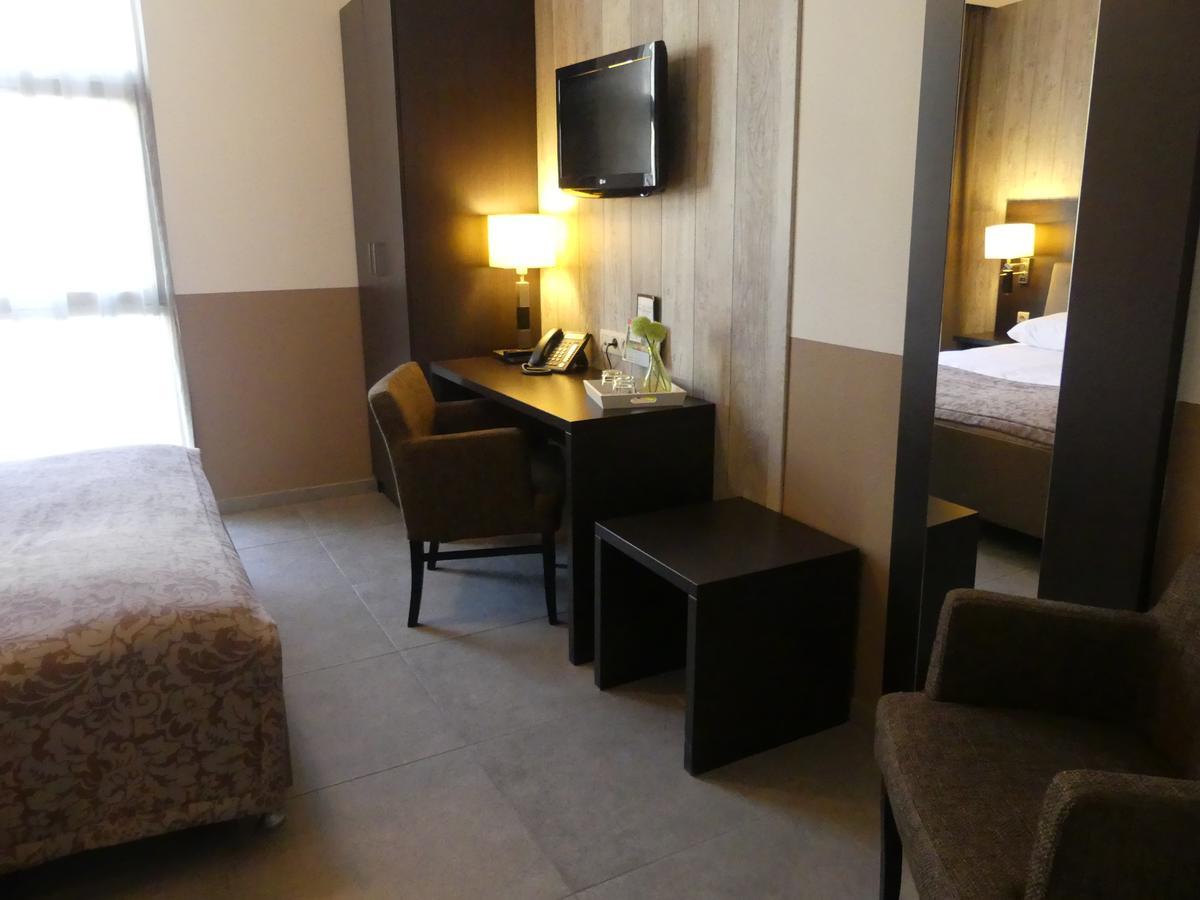 Hotel De Maaskant มาเซค ภายนอก รูปภาพ